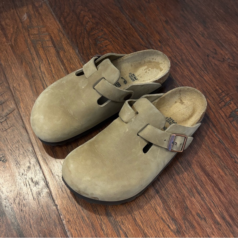 Women’s Birkenstocks Boston clogs